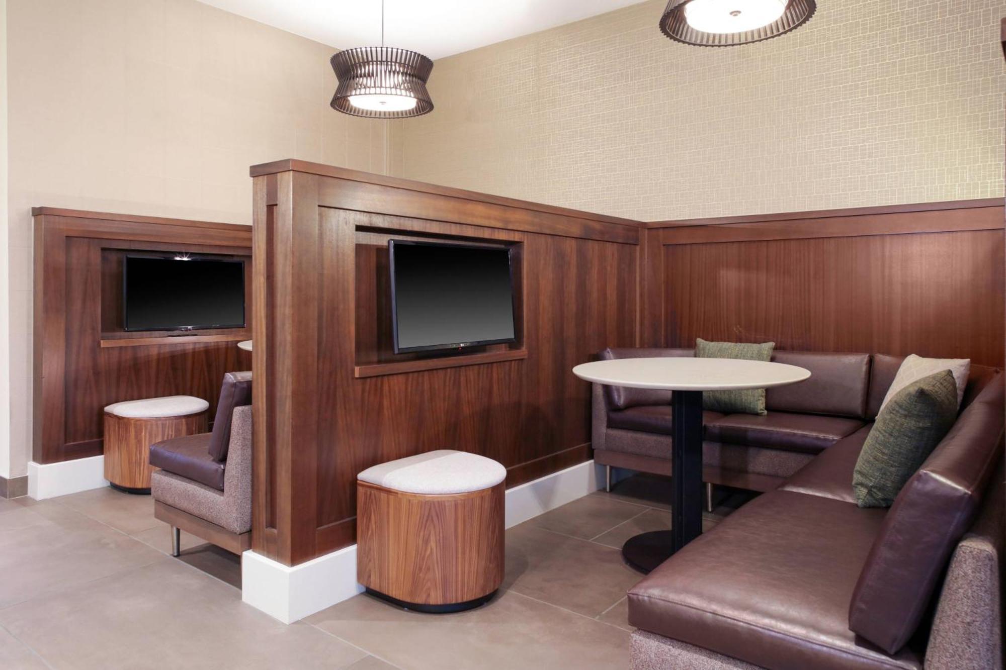 Courtyard By Marriott Thomasville Downtown Екстериор снимка